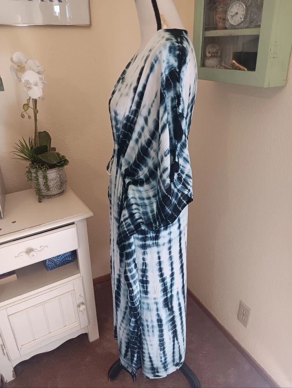 La Leela Tie-Dye Maxi Caftan Dress in Navy & White. Boho. - Picture 4 of 9